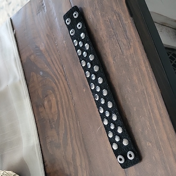 BOGO Hard Rock Cafe black leather cuff bracelet - Picture 5 of 7